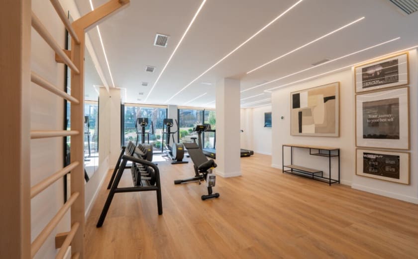 Ático de 3 habitaciones en Estepona en venta con piscina garaje - 849.000 € (Ref: 9975060)