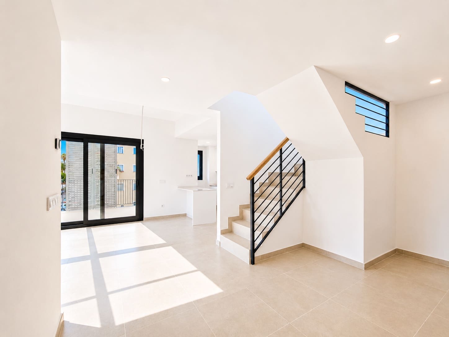 Ático de 3 habitaciones en Estepona en venta con piscina garaje - 849.000 € (Ref: 9975060)