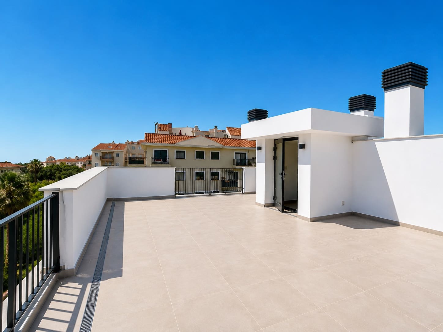 Ático de 3 habitaciones en Estepona en venta con piscina garaje - 849.000 € (Ref: 9975060)
