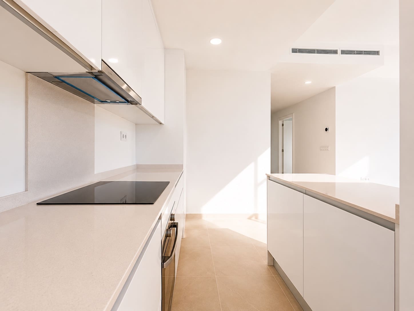 Ático de 3 habitaciones en Estepona en venta con piscina garaje - 849.000 € (Ref: 9975060)