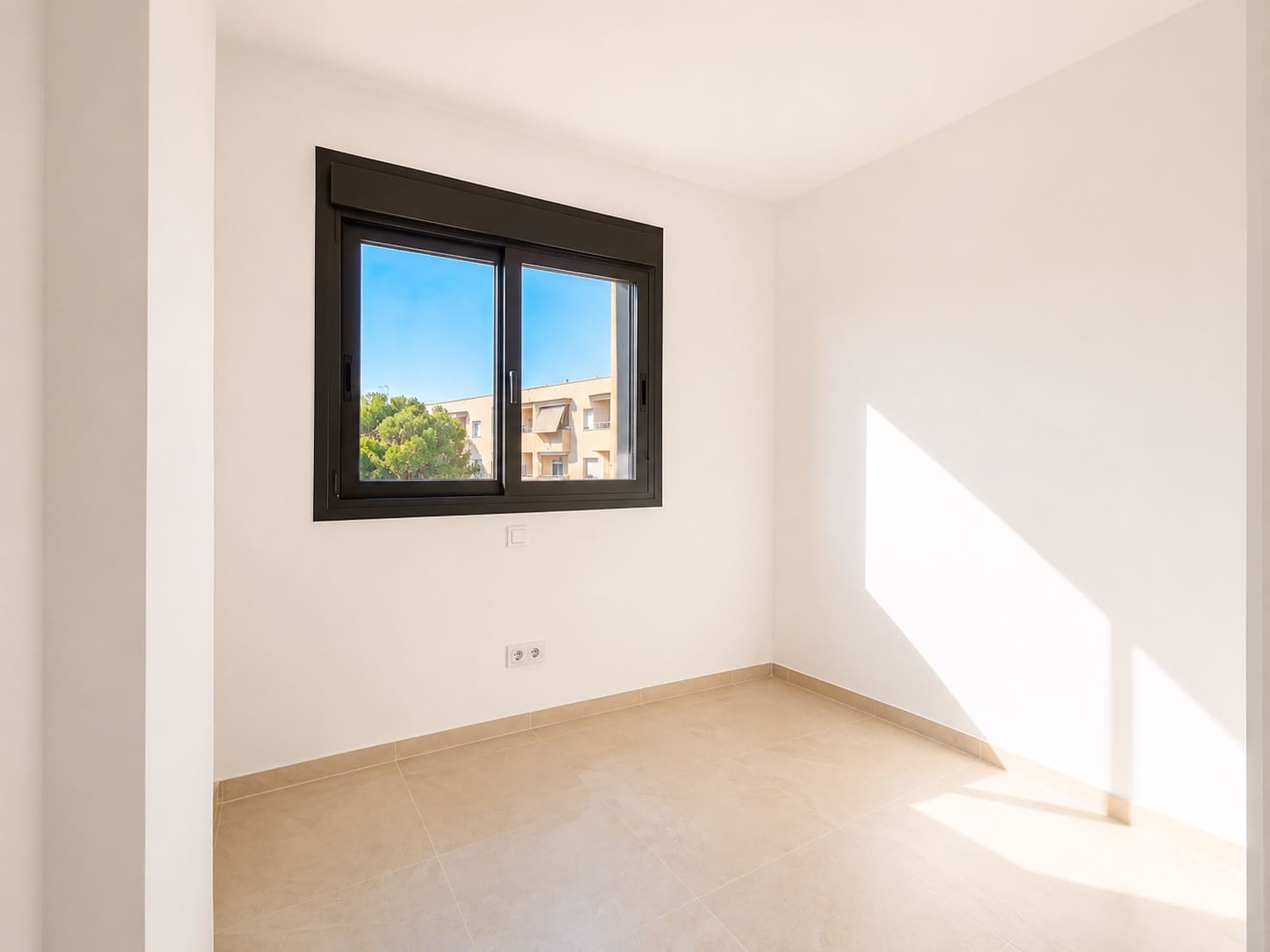 Ático de 3 habitaciones en Estepona en venta con piscina garaje - 849.000 € (Ref: 9975060)