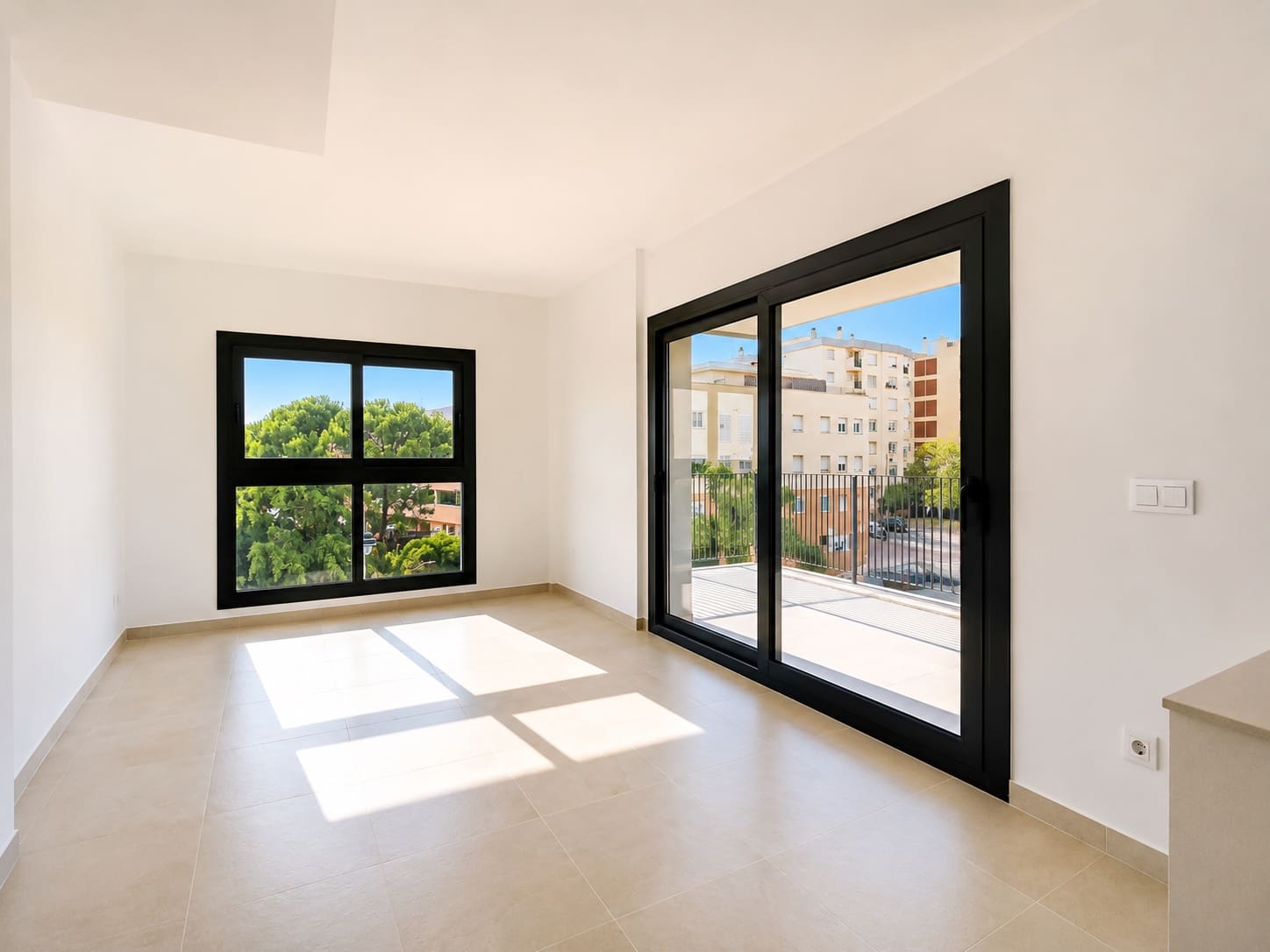 Ático de 3 habitaciones en Estepona en venta con piscina garaje - 849.000 € (Ref: 9975060)