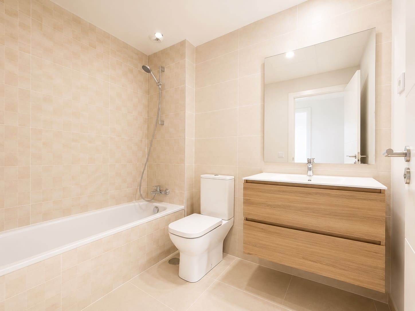 Ático de 3 habitaciones en Estepona en venta con piscina garaje - 849.000 € (Ref: 9975060)