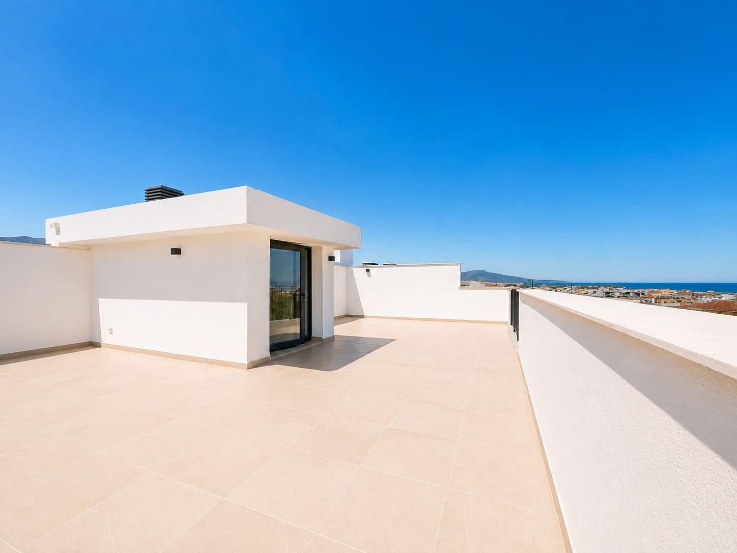 Ático de 3 habitaciones en Estepona en venta con piscina garaje - 849.000 € (Ref: 9975060)