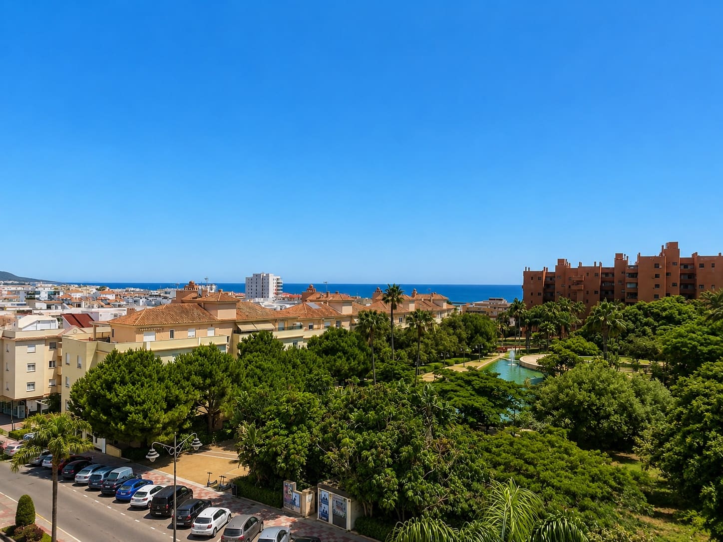 Ático de 3 habitaciones en Estepona en venta con piscina garaje - 849.000 € (Ref: 9975060)