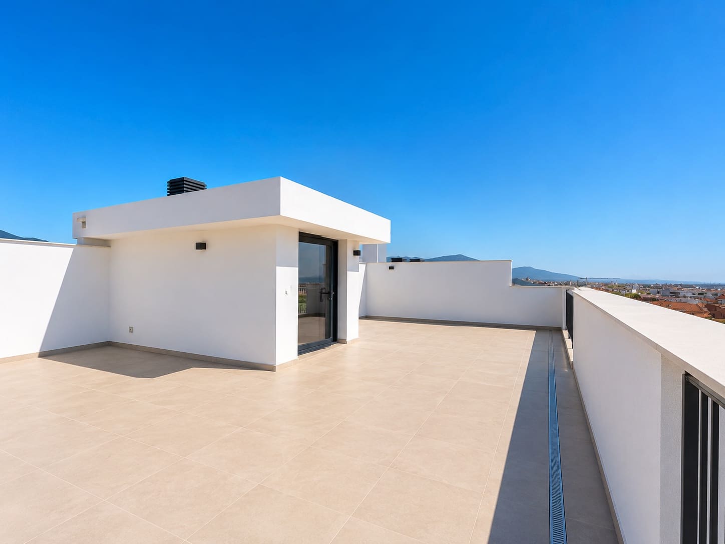 Ático de 3 habitaciones en Estepona en venta con piscina garaje - 849.000 € (Ref: 9975060)
