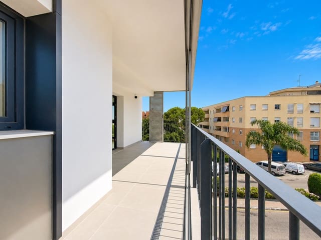 Ático de 3 habitaciones en Estepona en venta con piscina garaje - 849.000 € (Ref: 9975060)