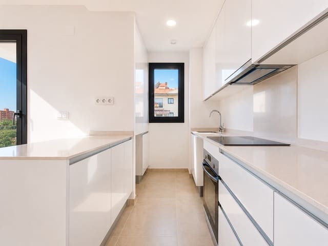 3 bedroom Penthouse for sale in Estepona with pool garage - € 849,000 (Ref: 9975060)