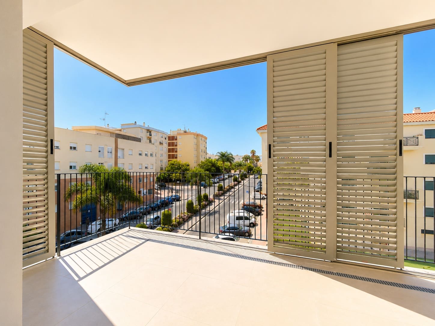 Ático de 3 habitaciones en Estepona en venta con piscina garaje - 849.000 € (Ref: 9975060)