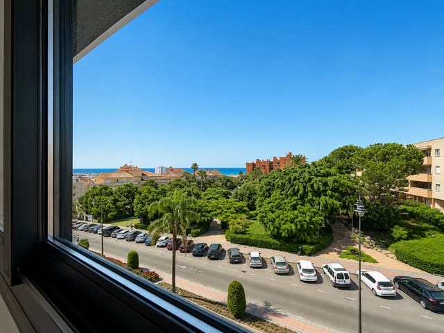 Ático de 3 habitaciones en Estepona en venta con piscina garaje - 849.000 € (Ref: 9975060)