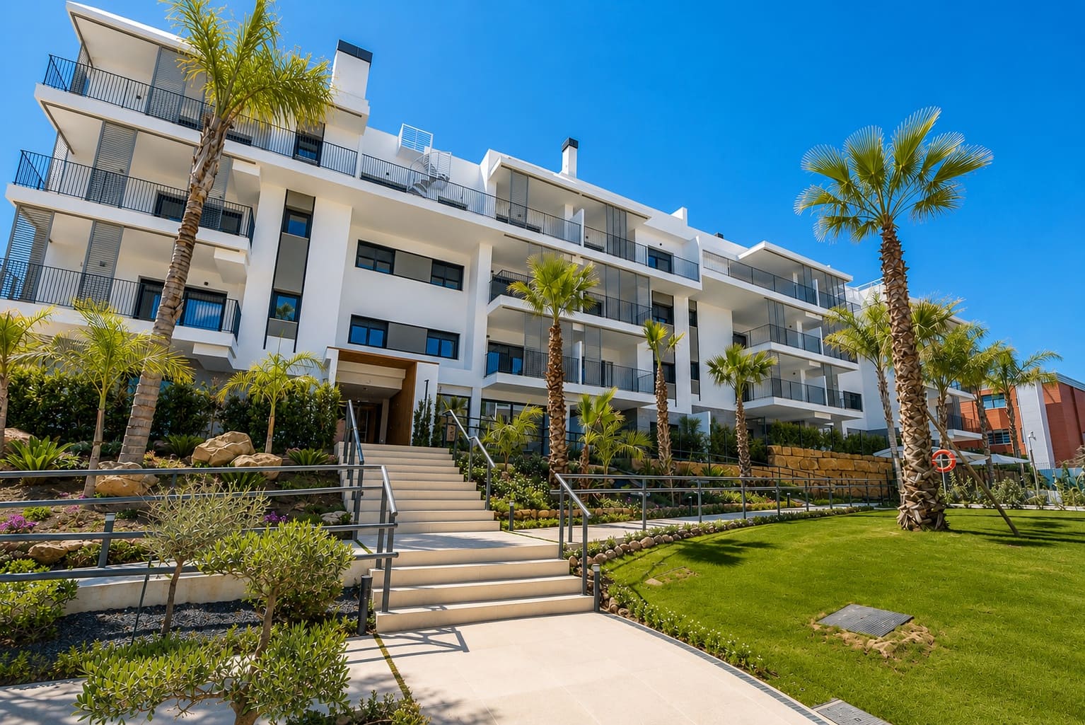 Ático de 3 habitaciones en Estepona en venta con piscina garaje - 849.000 € (Ref: 9975060)