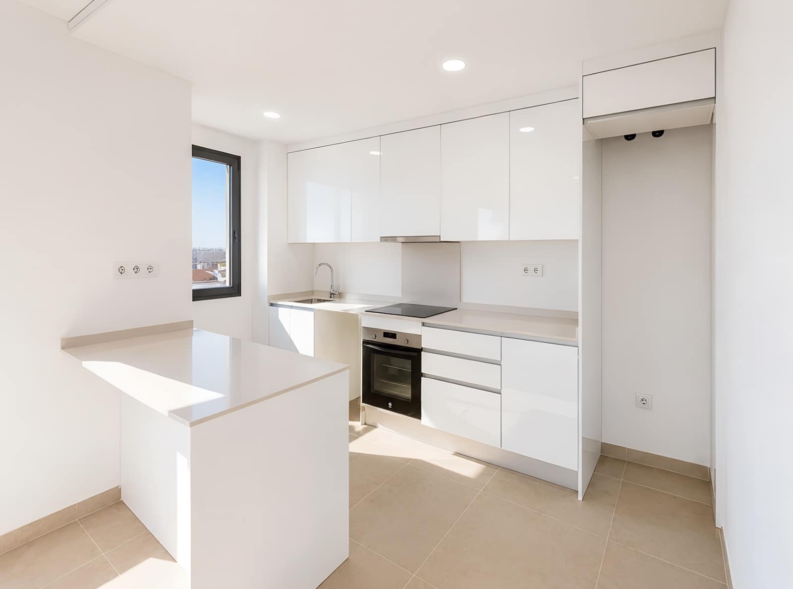Ático de 3 habitaciones en Estepona en venta con piscina garaje - 849.000 € (Ref: 9975060)