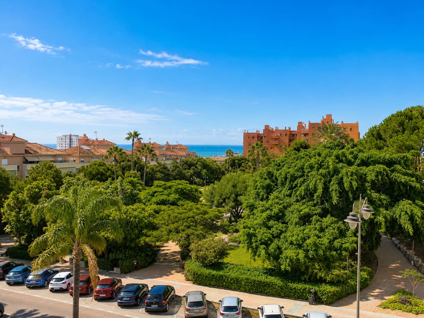 Ático de 3 habitaciones en Estepona en venta con piscina garaje - 849.000 € (Ref: 9975060)