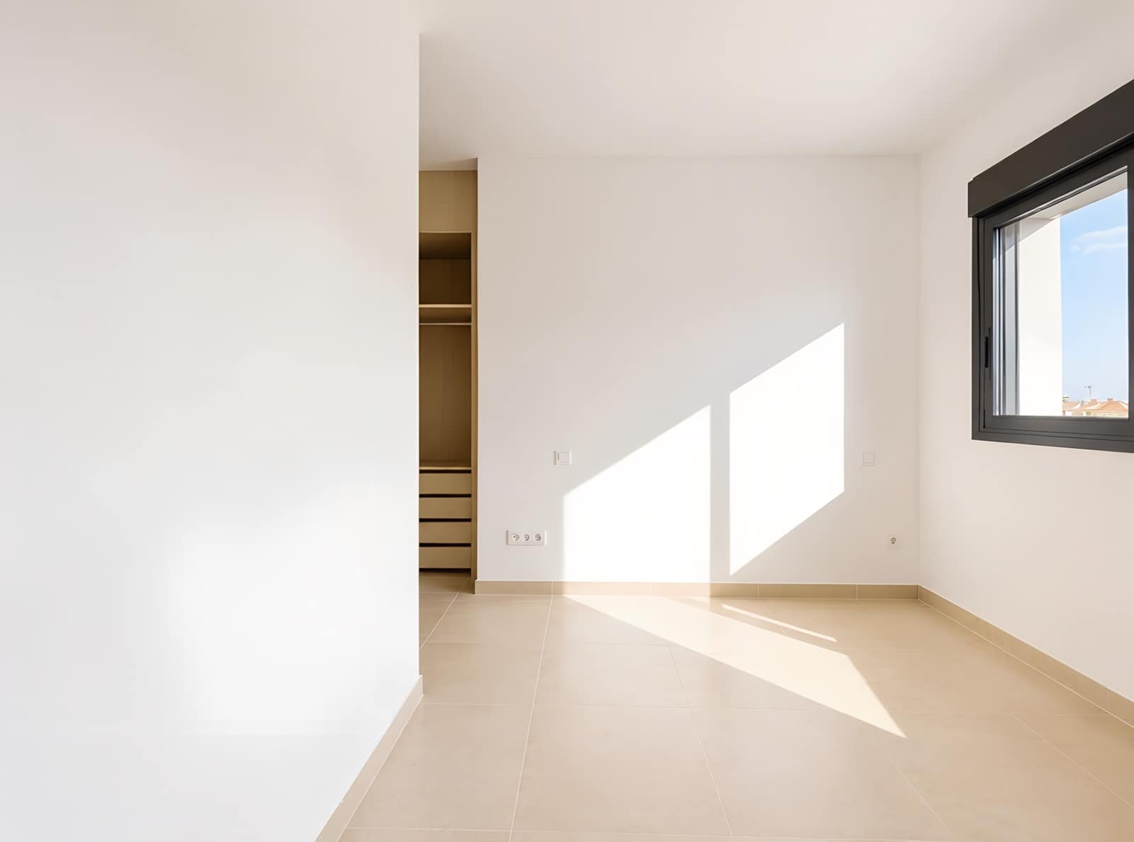 Ático de 3 habitaciones en Estepona en venta con piscina garaje - 849.000 € (Ref: 9975060)