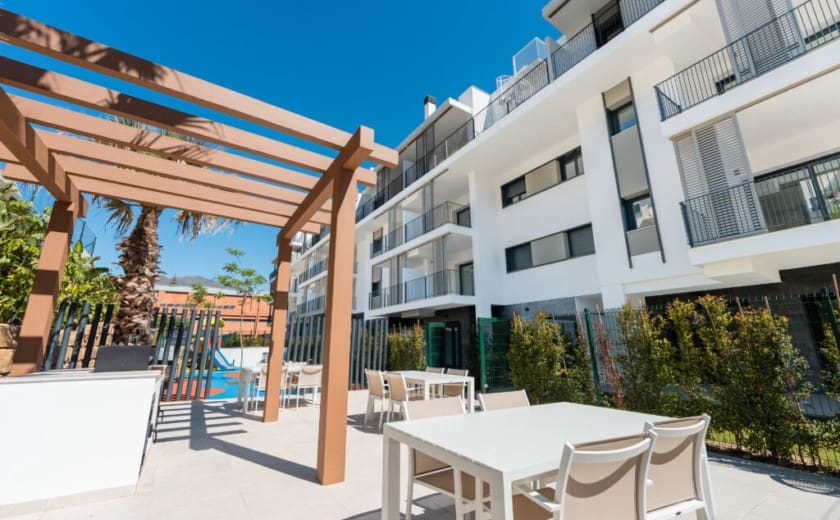 2 bedroom Penthouse for sale in Estepona with pool garage - € 699,000 (Ref: 9975061)