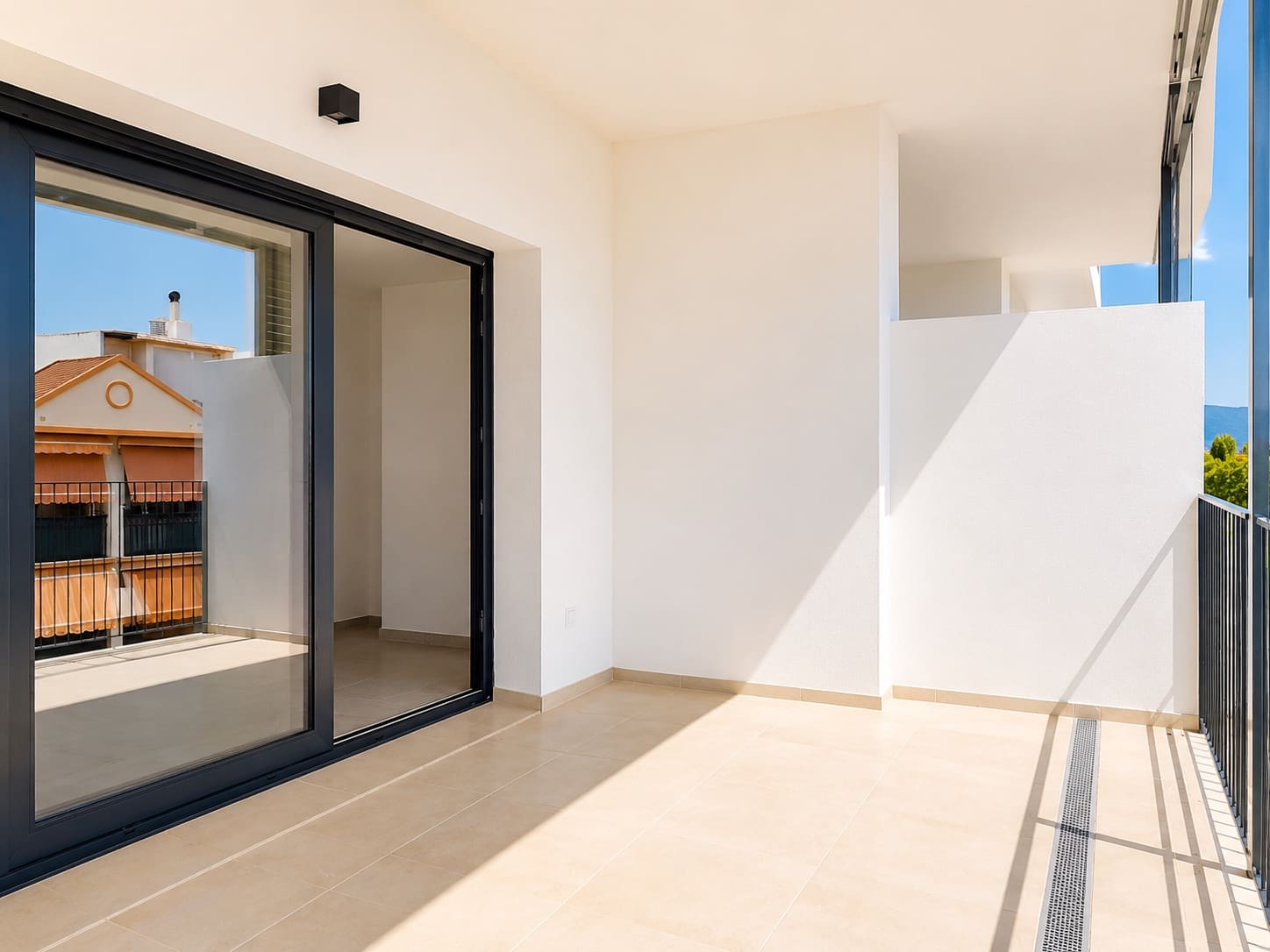2 bedroom Penthouse for sale in Estepona with pool garage - € 699,000 (Ref: 9975061)