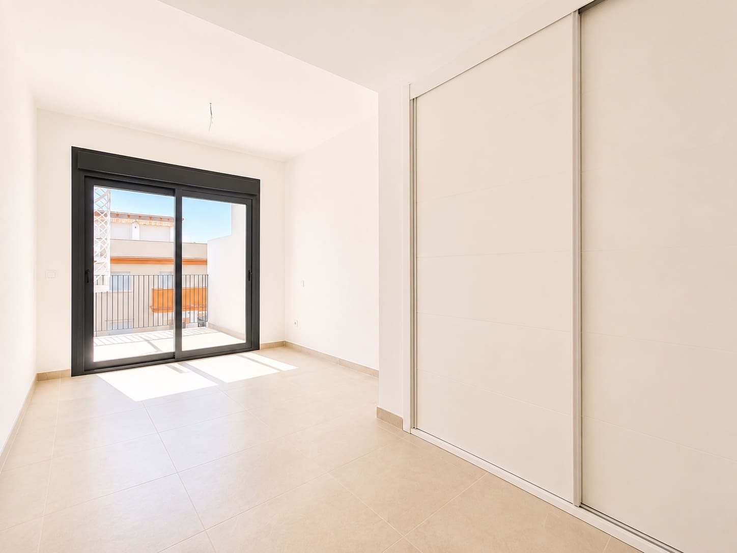 2 bedroom Penthouse for sale in Estepona with pool garage - € 699,000 (Ref: 9975061)