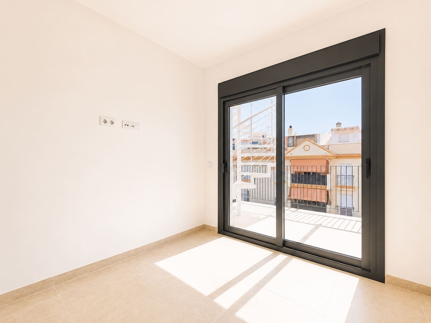 2 bedroom Penthouse for sale in Estepona with pool garage - € 699,000 (Ref: 9975061)