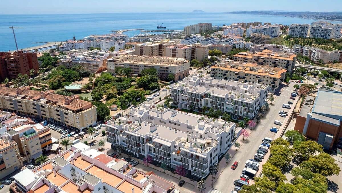 2 bedroom Penthouse for sale in Estepona with pool garage - € 699,000 (Ref: 9975061)