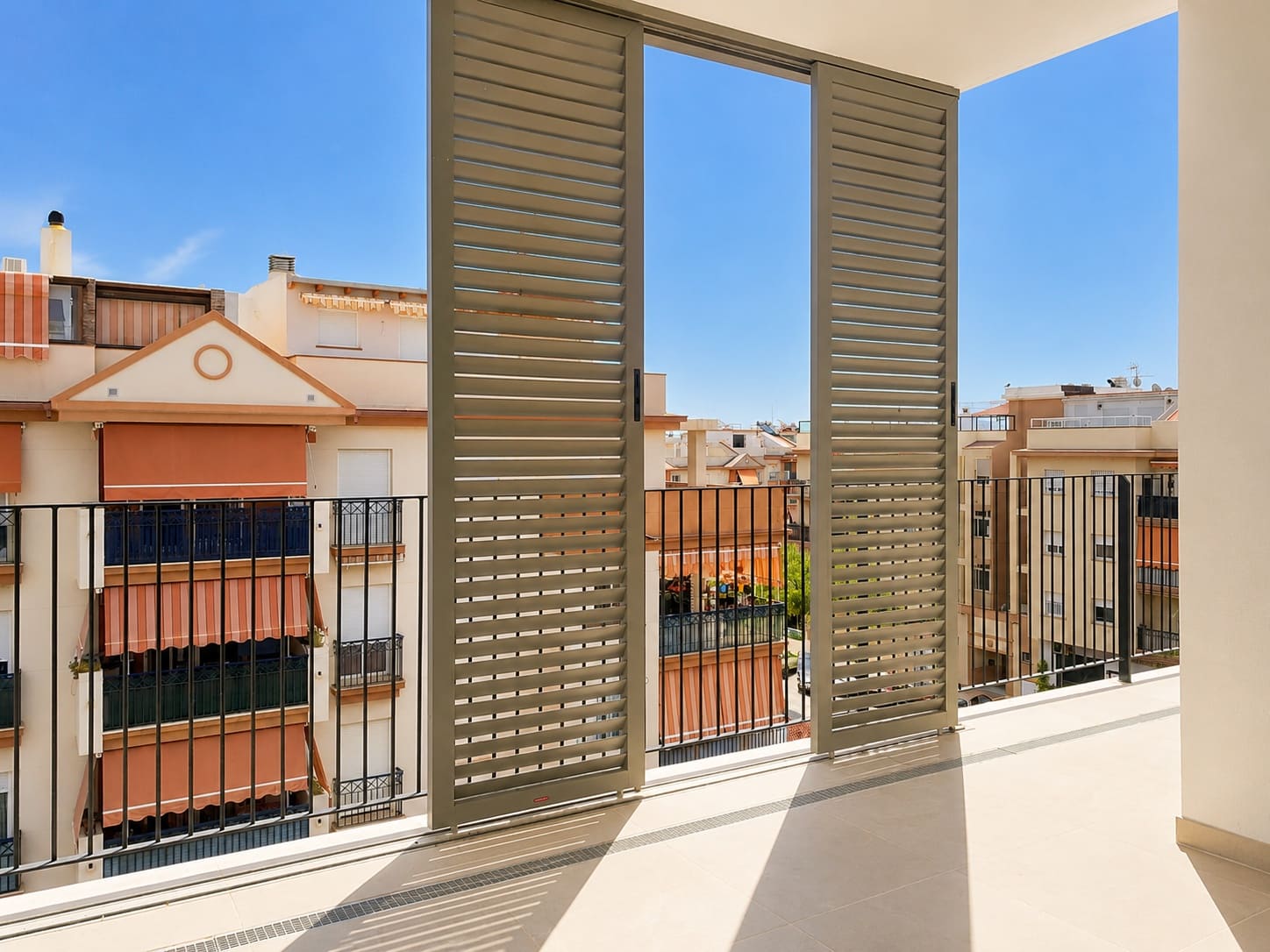 2 bedroom Penthouse for sale in Estepona with pool garage - € 699,000 (Ref: 9975061)