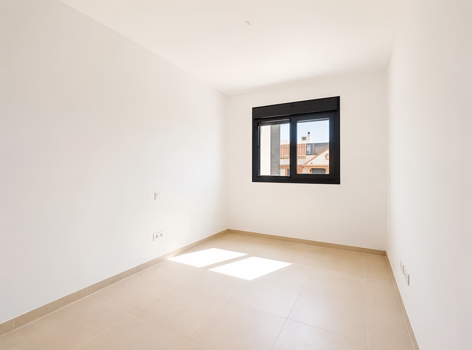 2 bedroom Penthouse for sale in Estepona with pool garage - € 699,000 (Ref: 9975061)