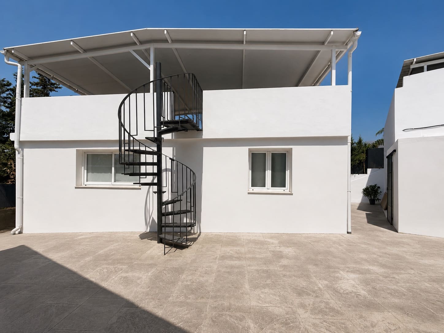 3 quarto Moradia para venda em Estepona com piscina garagem - 849 000 € (Ref: 9993971)