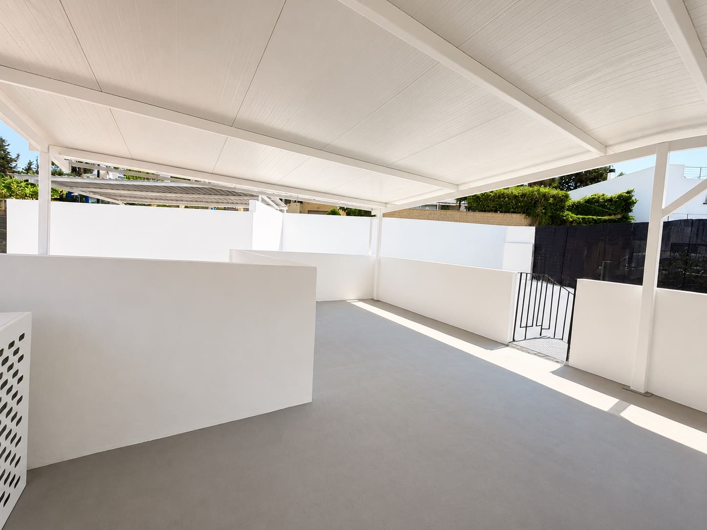 3 quarto Moradia para venda em Estepona com piscina garagem - 849 000 € (Ref: 9993971)