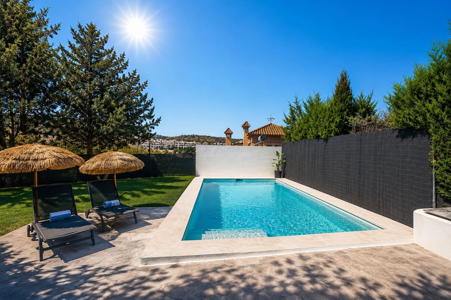 3 quarto Moradia para venda em Estepona com piscina garagem - 849 000 € (Ref: 9993971)