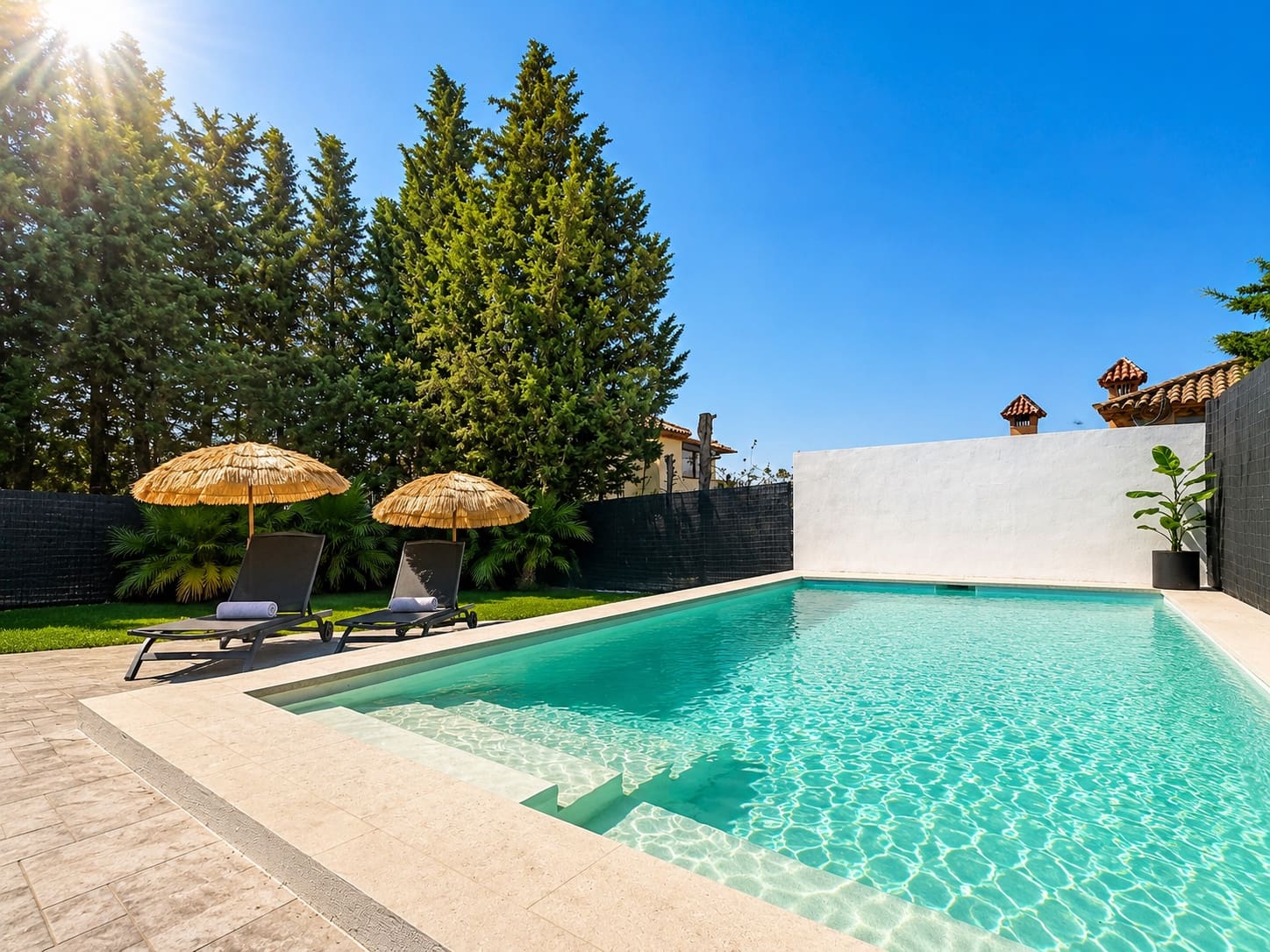 3 quarto Moradia para venda em Estepona com piscina garagem - 849 000 € (Ref: 9993971)