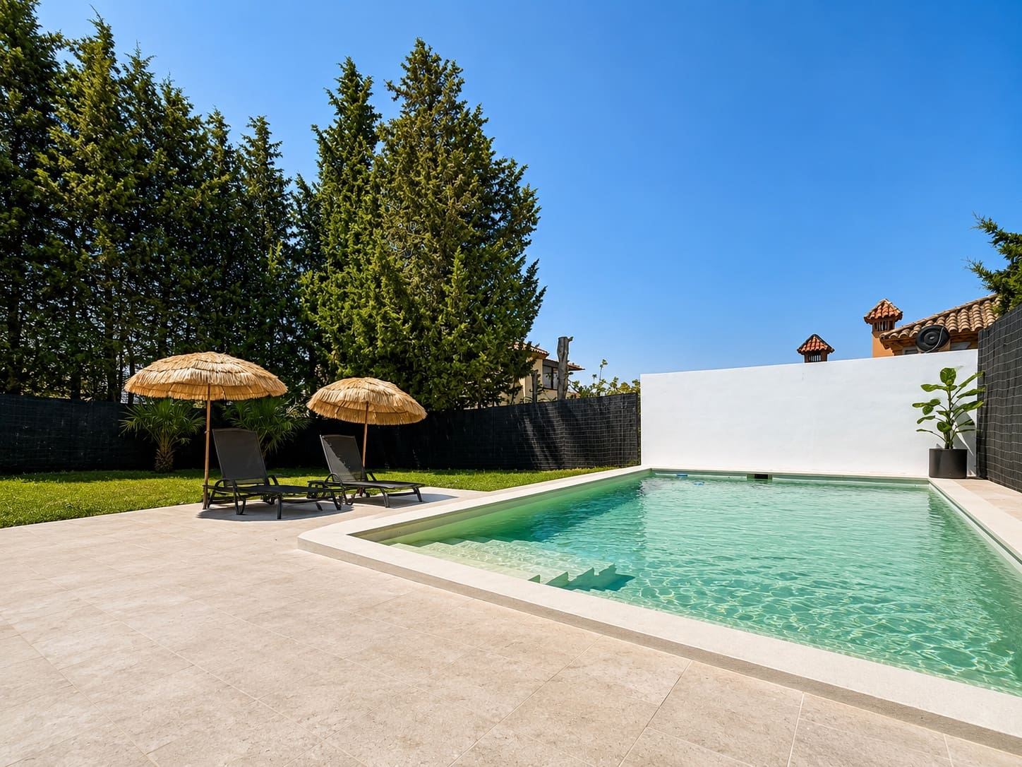 3 quarto Moradia para venda em Estepona com piscina garagem - 849 000 € (Ref: 9993971)