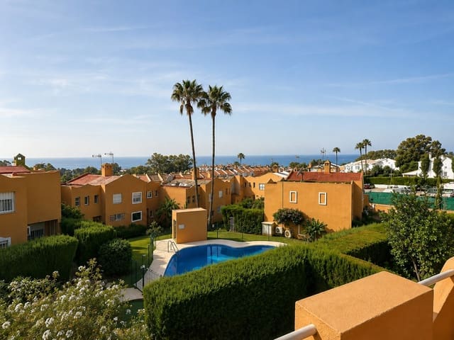 3 bedroom Townhouse for sale in Estepona with pool garage - € 460,000 (Ref: 9993972)