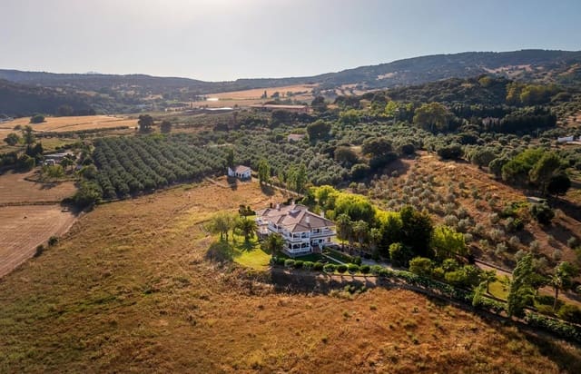 6 sypialnia Finka/Dom wiejski na sprzedaż w Ronda z basenem garażem - 1 600 000 € (Ref: 10060903)