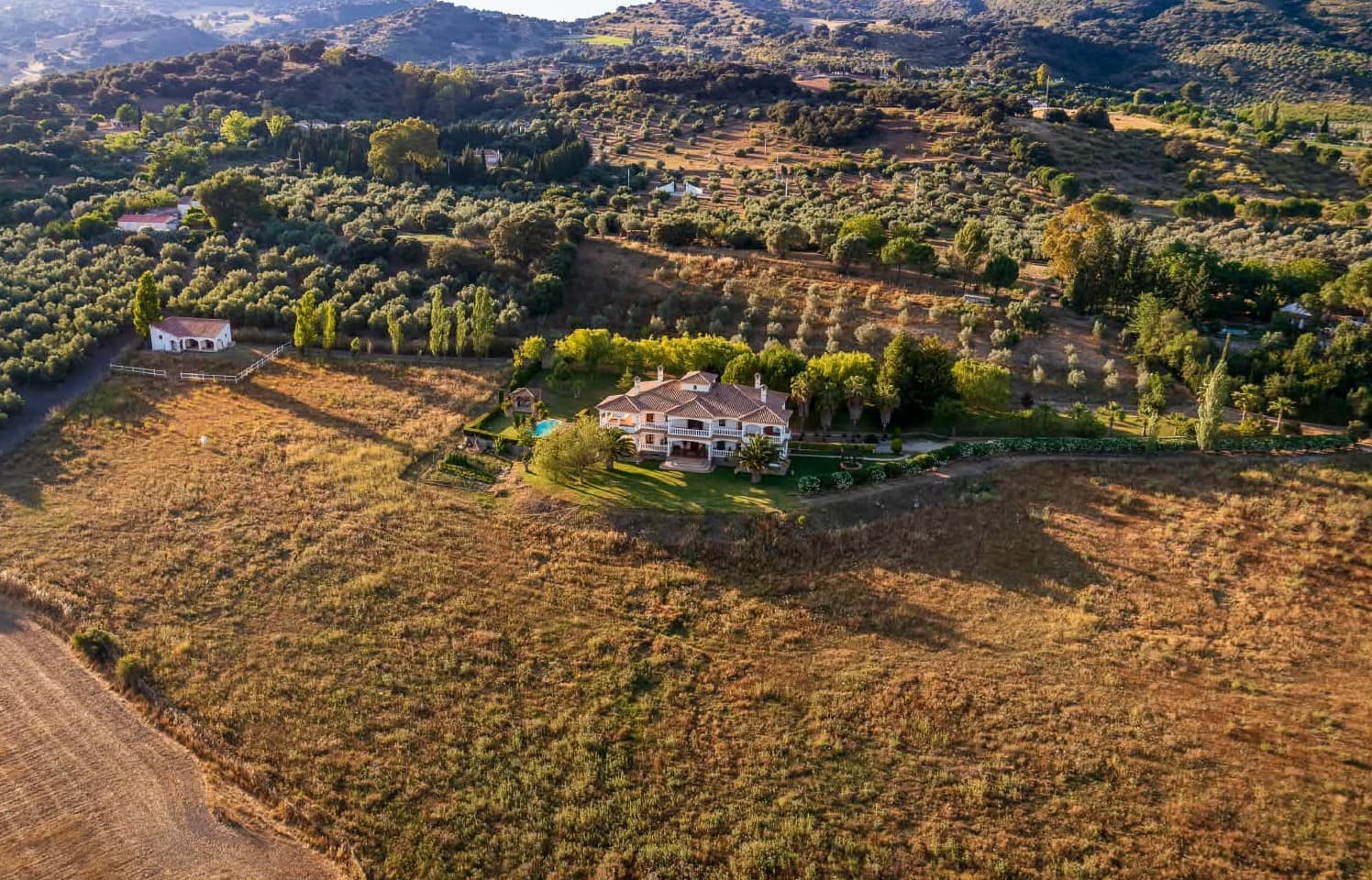 6 sypialnia Finka/Dom wiejski na sprzedaż w Ronda z basenem garażem - 1 600 000 € (Ref: 10060903)