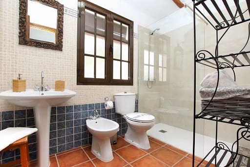 17 bedroom Hotel for sale in Montejaque with pool - € 1,200,000 (Ref: 8882004)