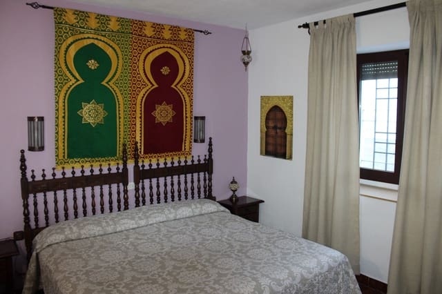 10 bedroom Hotel for sale in Zahara de la Sierra - € 650,000 (Ref: 8912289)