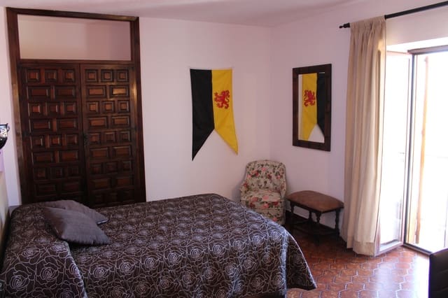 10 bedroom Hotel for sale in Zahara de la Sierra - € 650,000 (Ref: 8912289)