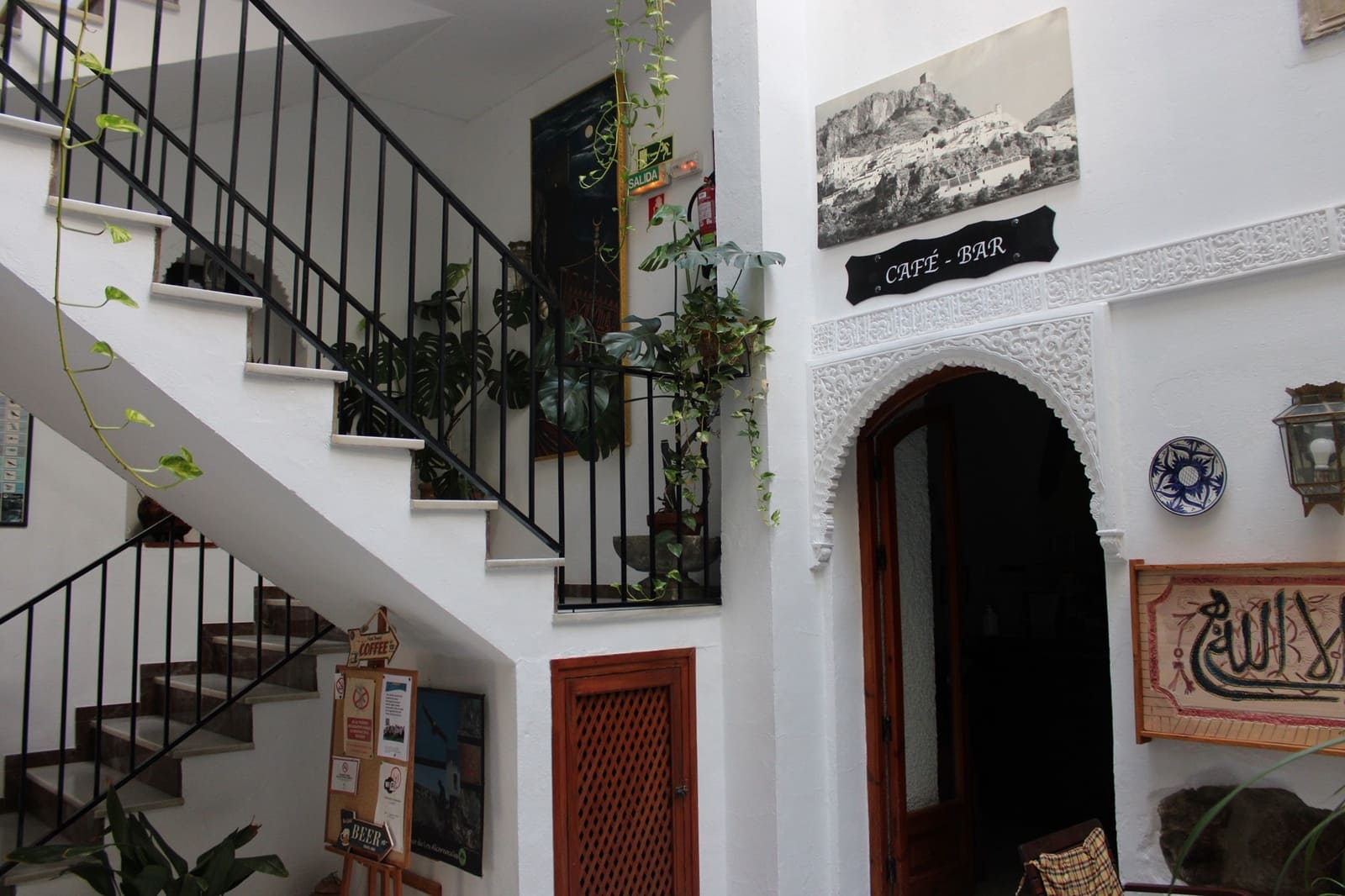 10 soveværelse Hotel til salg i Zahara de la Sierra - € 650.000 (Ref: 8912289)