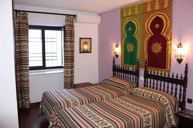 10 bedroom Hotel for sale in Zahara de la Sierra - € 650,000 (Ref: 8912289)