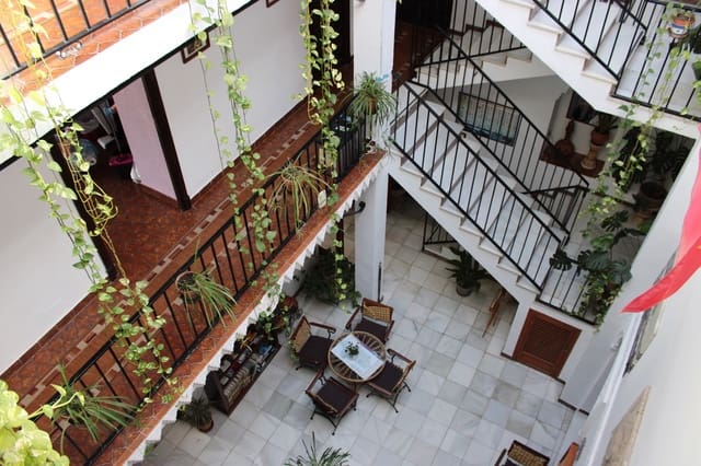 10 bedroom Hotel for sale in Zahara de la Sierra - € 650,000 (Ref: 8912289)