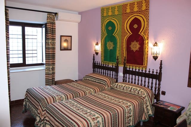 10 bedroom Hotel for sale in Zahara de la Sierra - € 650,000 (Ref: 8912289)