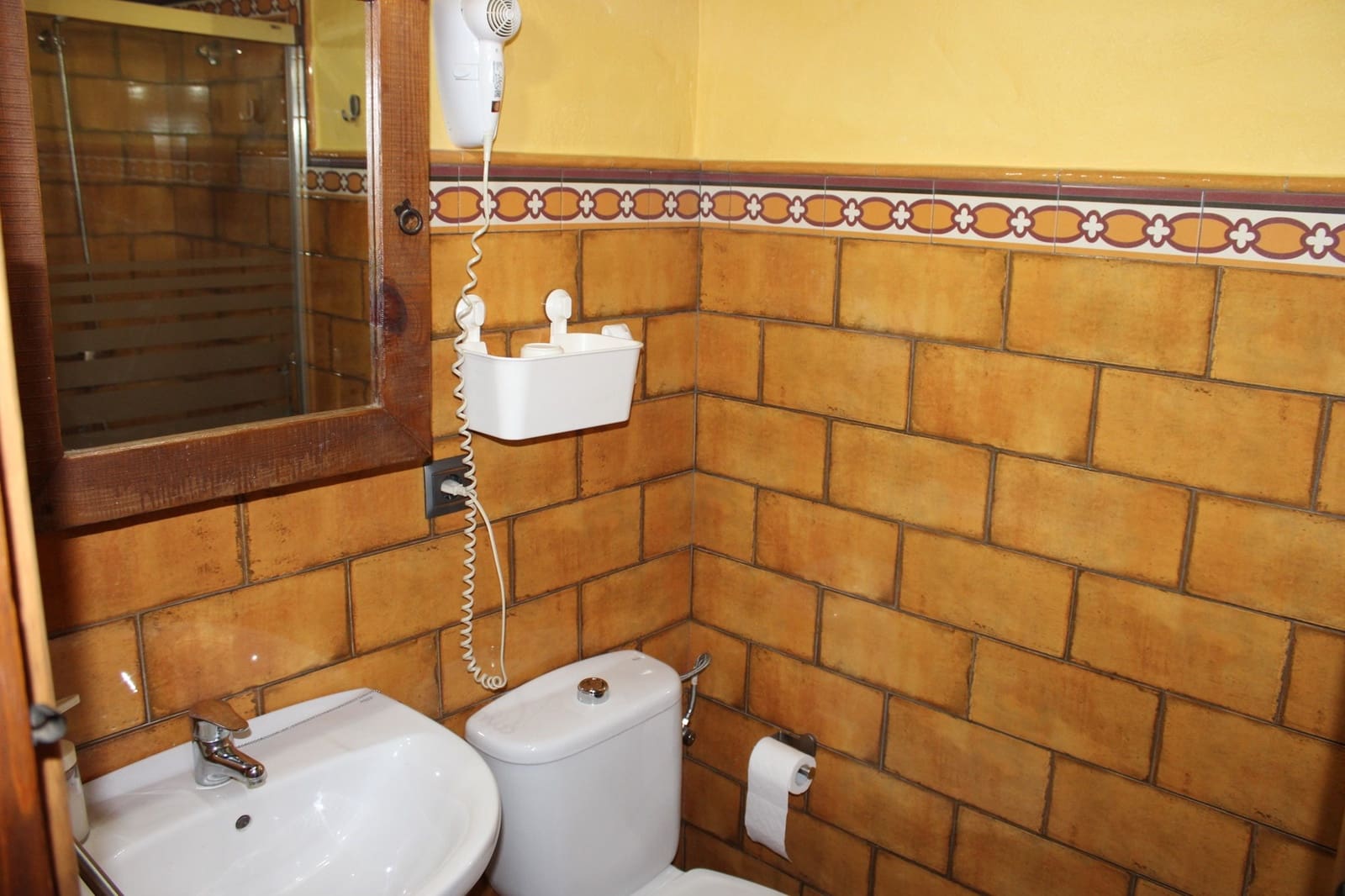 7 soverom Hus til salgs i Zahara de la Sierra - € 480 000 (Ref: 8912291)