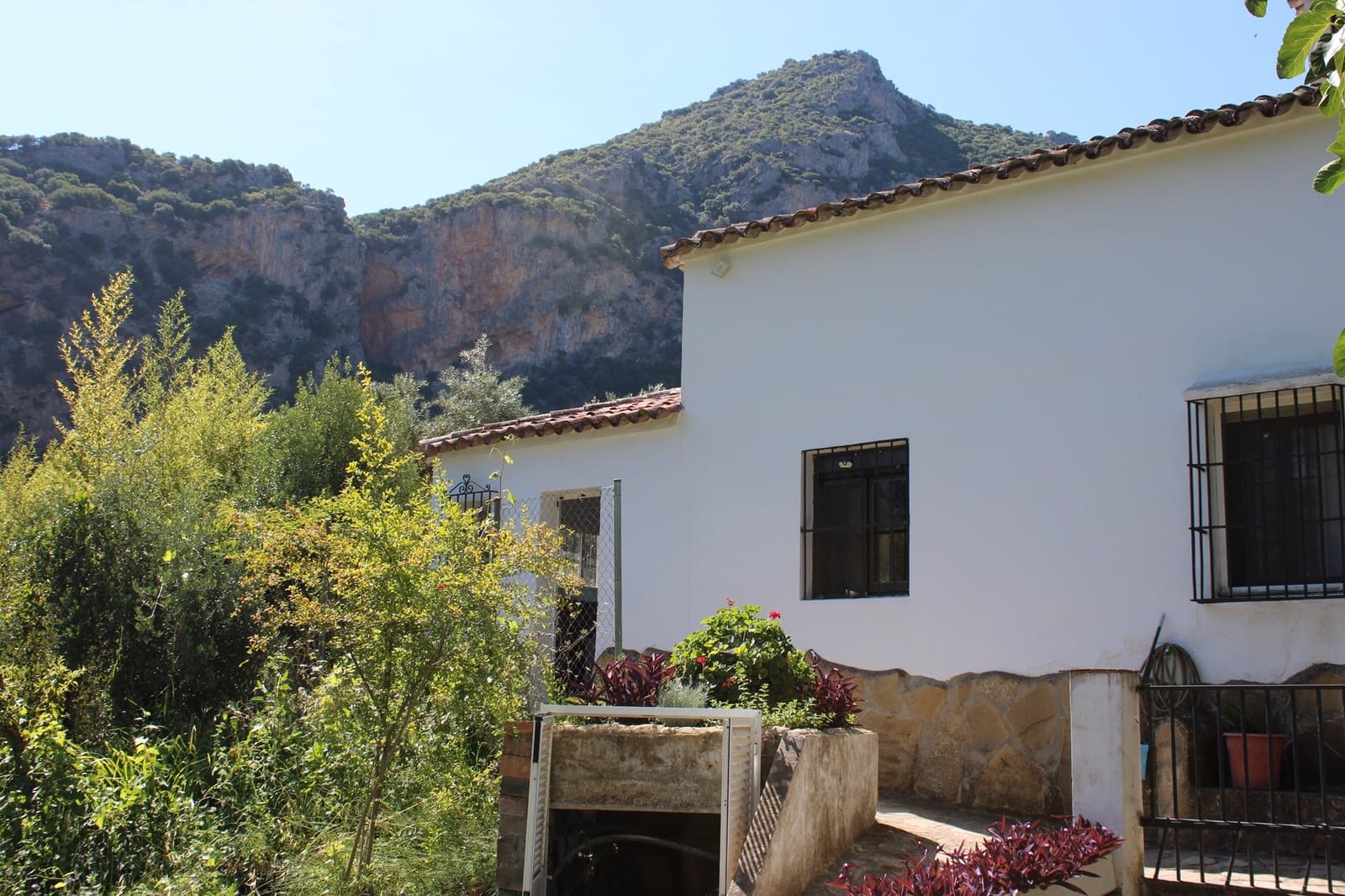 6 slaapkamer Finca/Landhuis te koop in Zahara de la Sierra met zwembad - € 480.000 (Ref: 8912292)