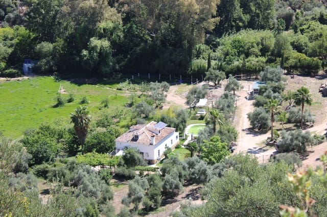 6 slaapkamer Finca/Landhuis te koop in Zahara de la Sierra met zwembad - € 480.000 (Ref: 8912292)