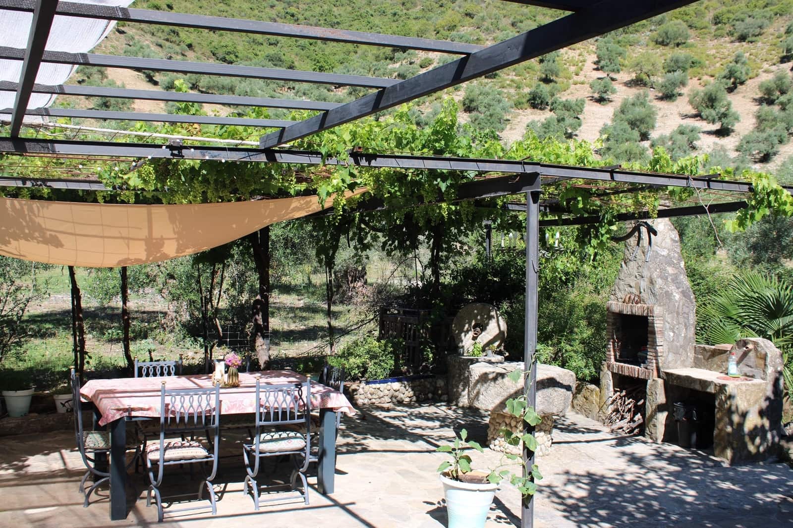 6 slaapkamer Finca/Landhuis te koop in Zahara de la Sierra met zwembad - € 480.000 (Ref: 8912292)