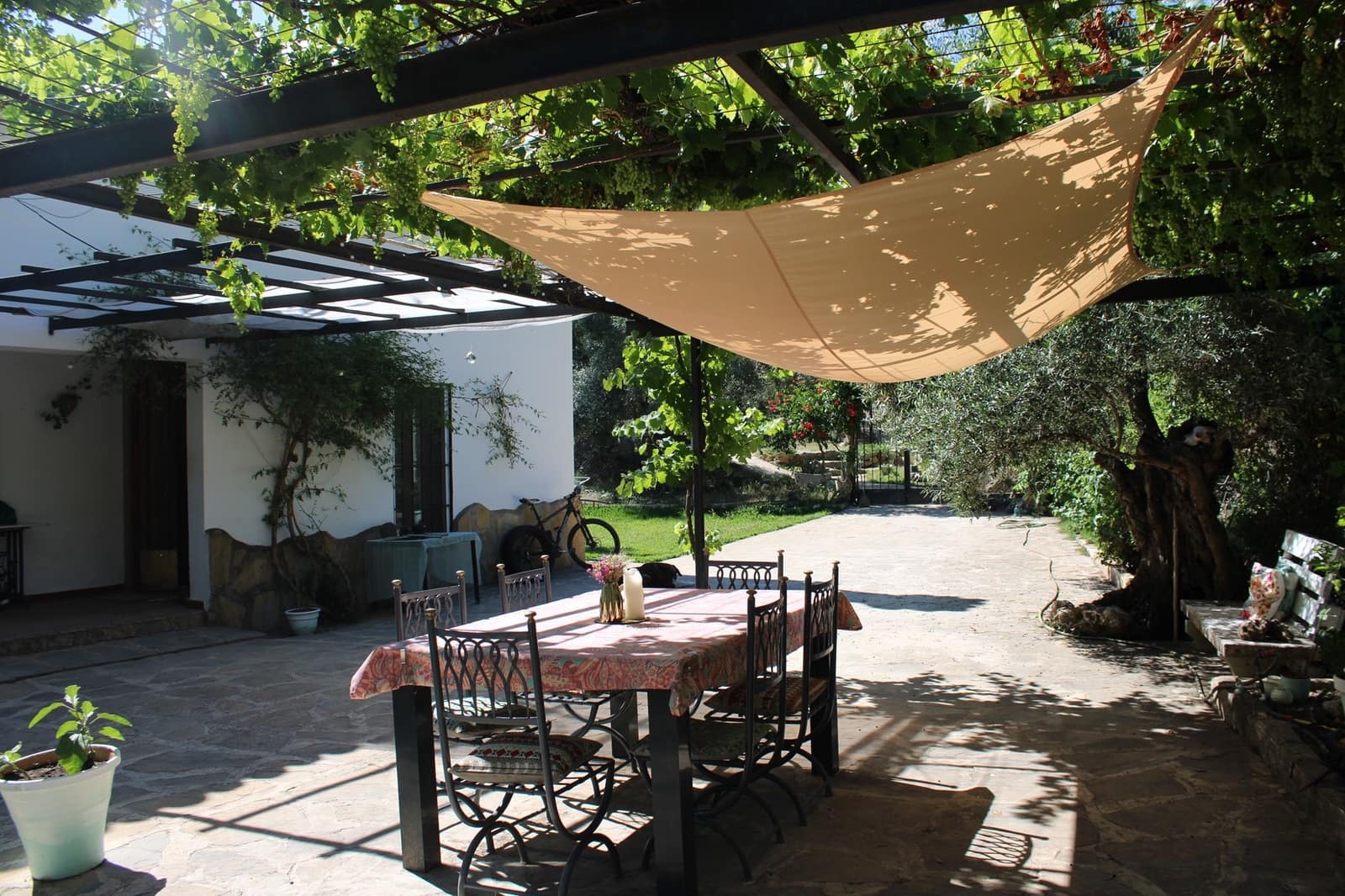 6 slaapkamer Finca/Landhuis te koop in Zahara de la Sierra met zwembad - € 480.000 (Ref: 8912292)