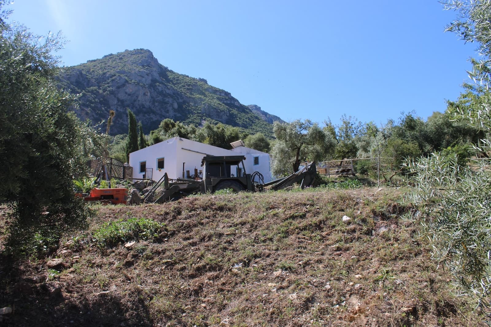 6 slaapkamer Finca/Landhuis te koop in Zahara de la Sierra met zwembad - € 480.000 (Ref: 8912292)
