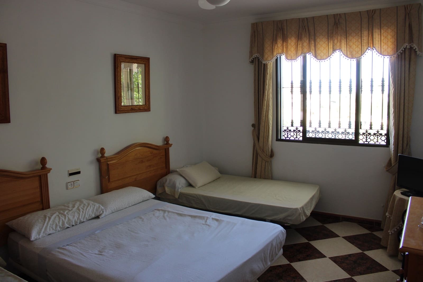 5 slaapkamer Finca/Landhuis te koop in Setenil de las Bodegas met zwembad - € 500.000 (Ref: 8912295)