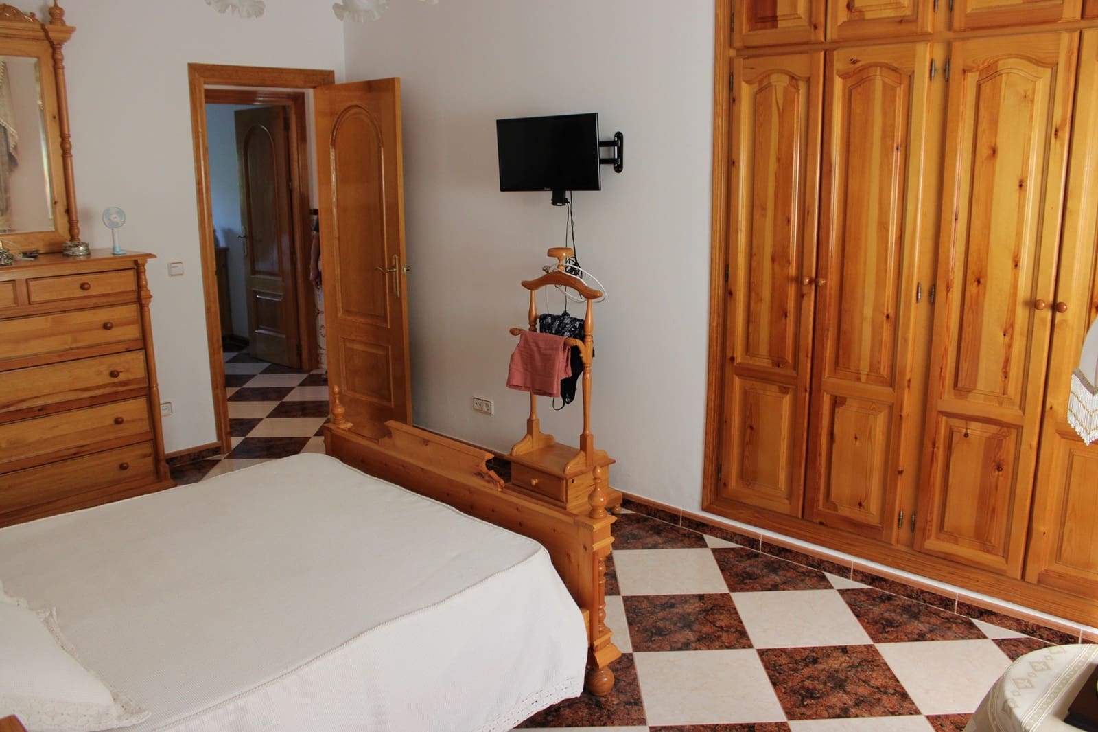 5 slaapkamer Finca/Landhuis te koop in Setenil de las Bodegas met zwembad - € 500.000 (Ref: 8912295)