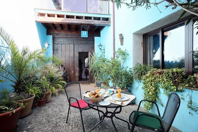 10 slaapkamer Hotel te koop in Júzcar met zwembad - € 497.000 (Ref: 8912298)