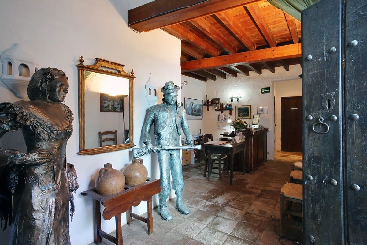 10 soveværelse Hotel til salg i Juzcar med swimmingpool - € 497.000 (Ref: 8912298)